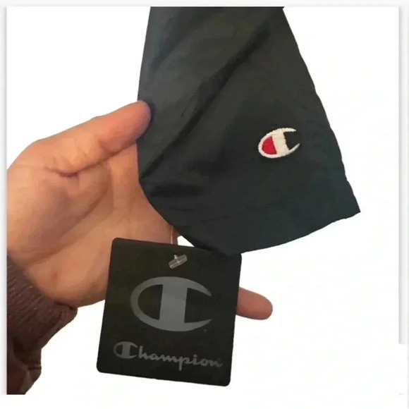 Champion Women’s Cropped Lightweight Sporty Windbreaker Boxy Jacket Black Small - Picture 4 of 10